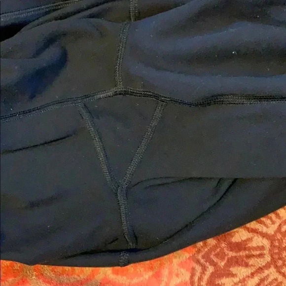 Lululemon gather & crow  crops - Picture 7 of 8